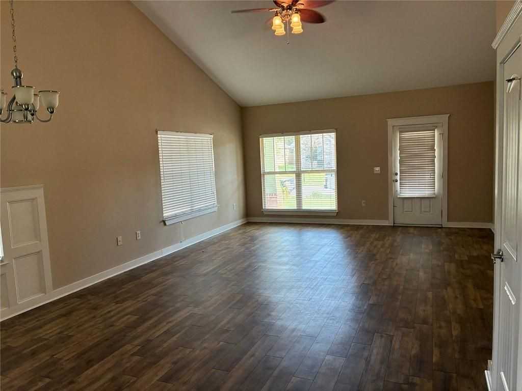 1065 Crown Walk Dr - Photo 5 of 22