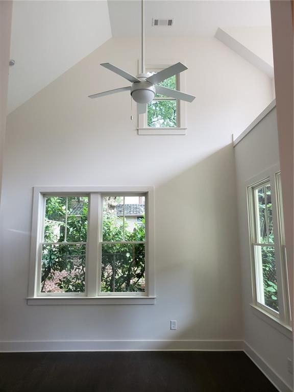 1045 Vance Ave Ne - Photo 2 of 12