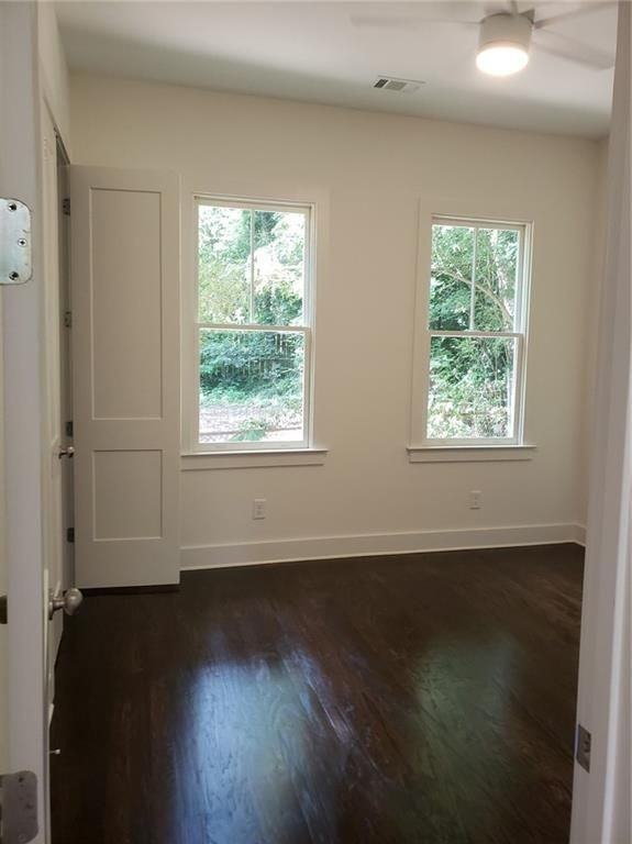 1045 Vance Ave Ne - Photo 4 of 12
