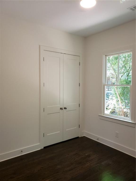 1045 Vance Ave Ne - Photo 5 of 12