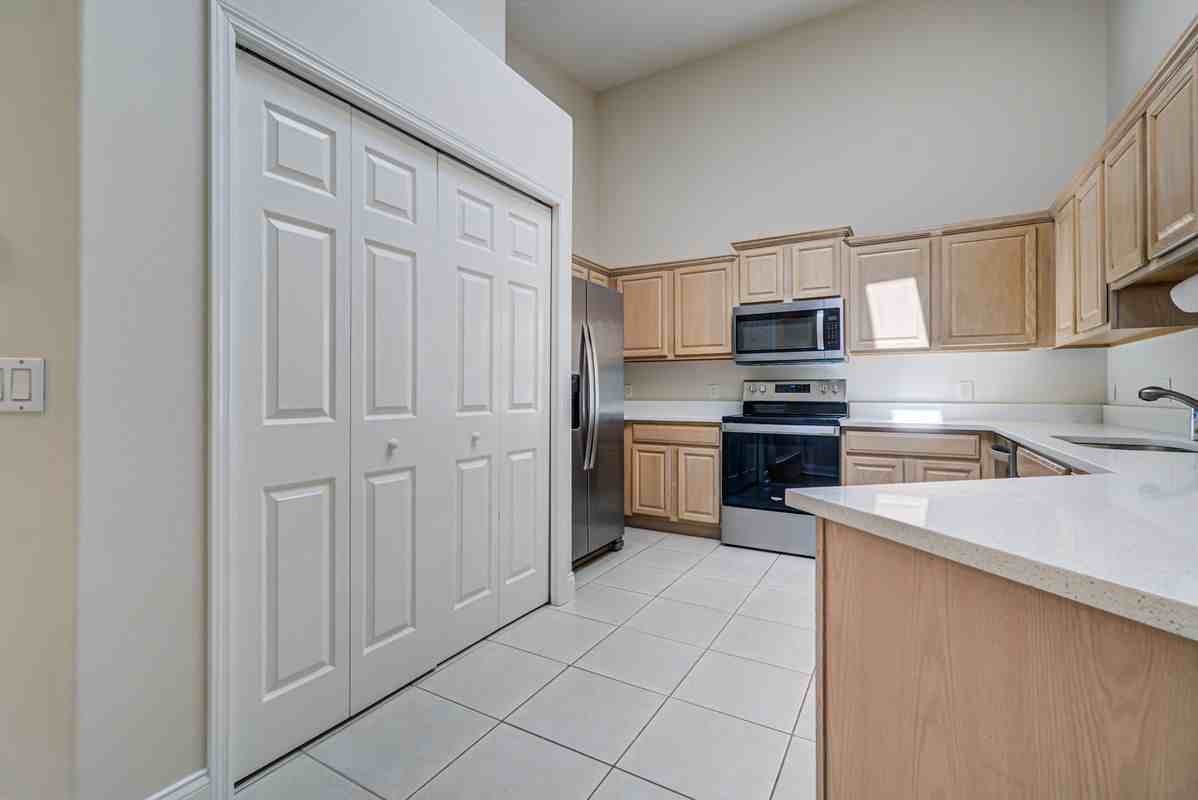 241 Prince William Ct - Photo 4 of 25
