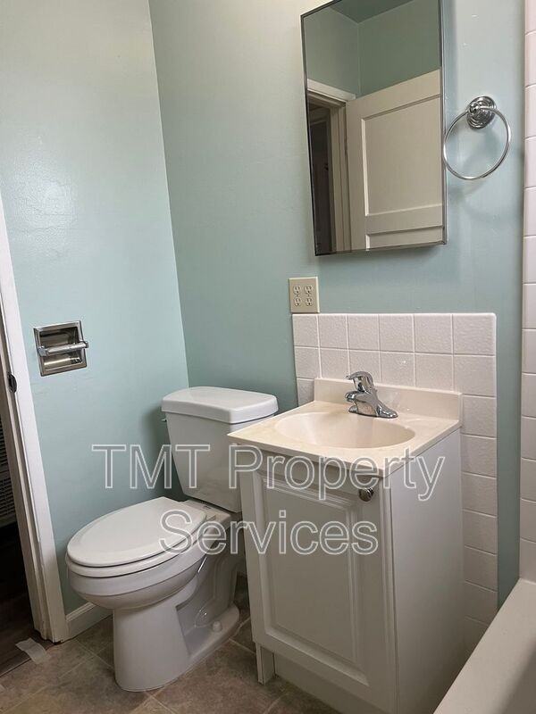 450 Hillview St - Photo 4 of 8