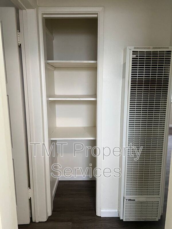 450 Hillview St - Photo 5 of 8