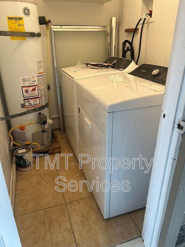 450 Hillview St - Photo 6 of 8