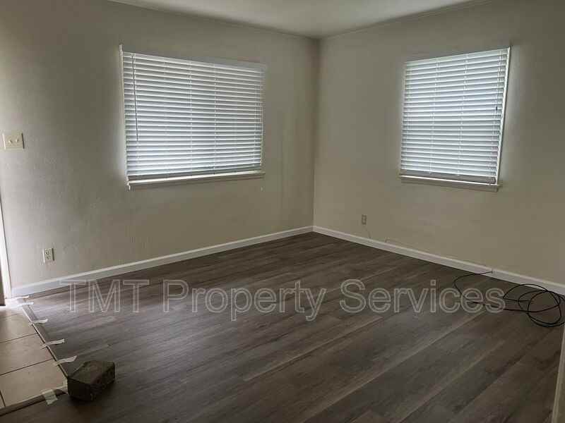 450 Hillview St - Photo 7 of 8