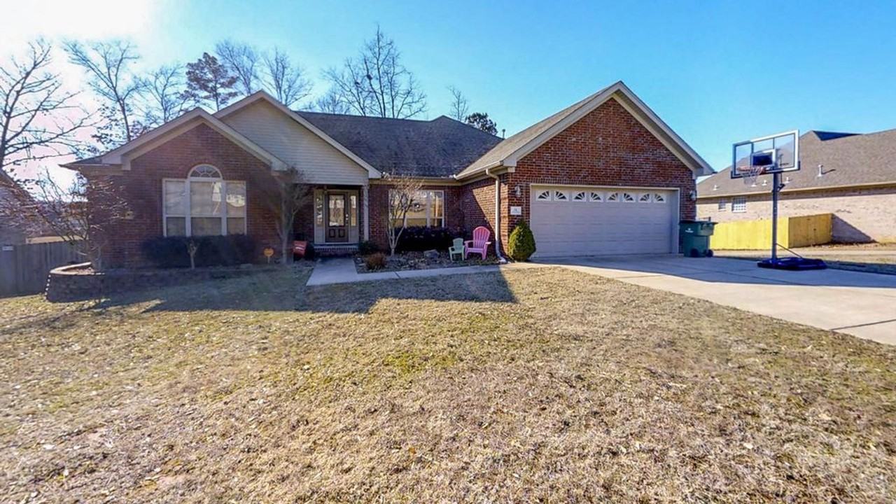 74 Lakeland Dr