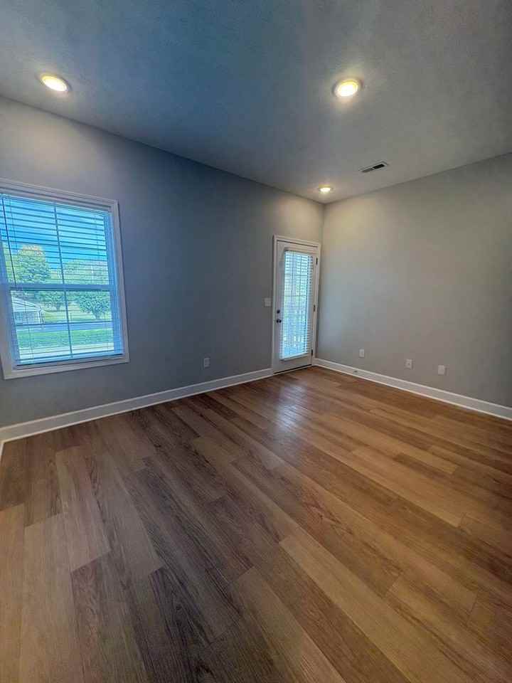 117 Owmby Way - Photo 2 of 8