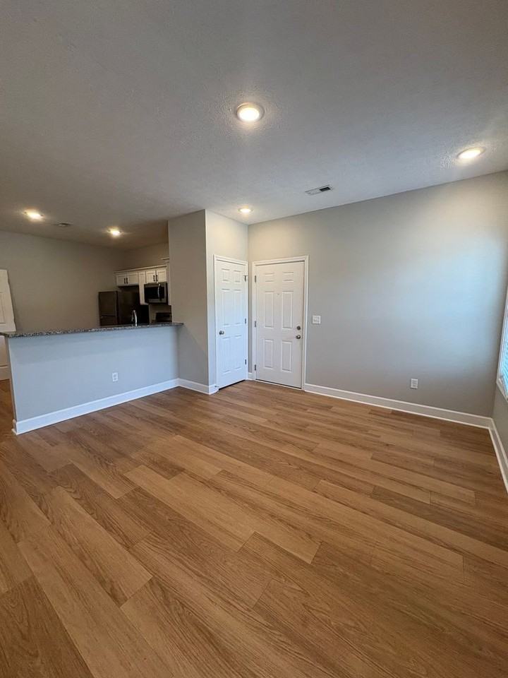 117 Owmby Way - Photo 3 of 8