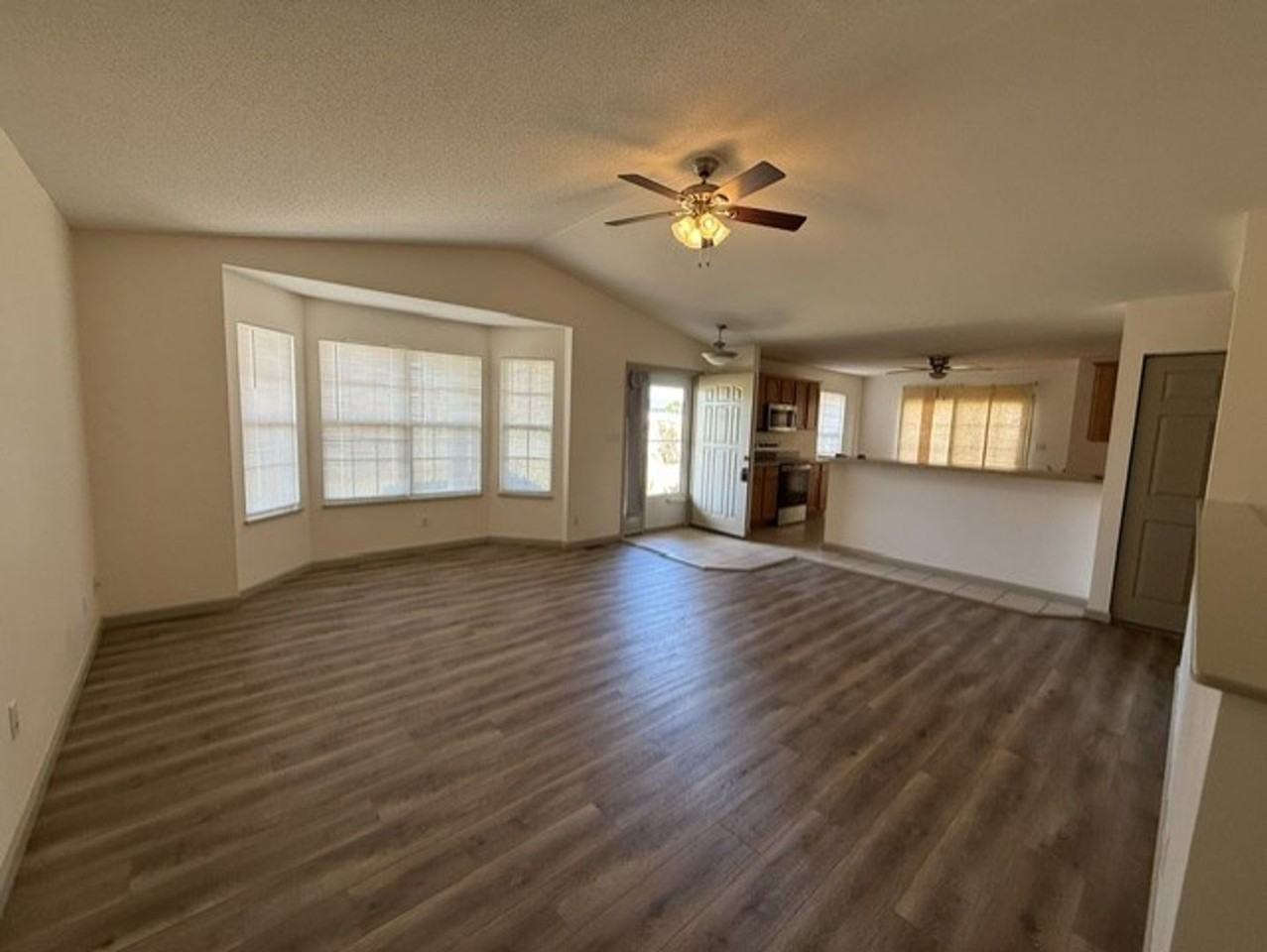 125 Chase Way - Photo 4 of 16