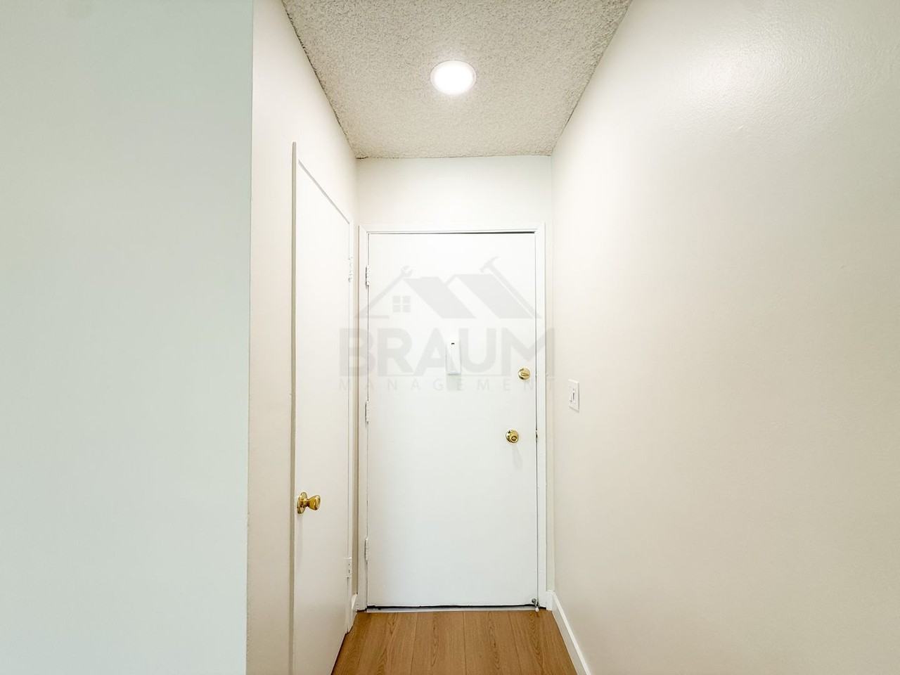 6039 WHITSETT - Photo 4 of 50
