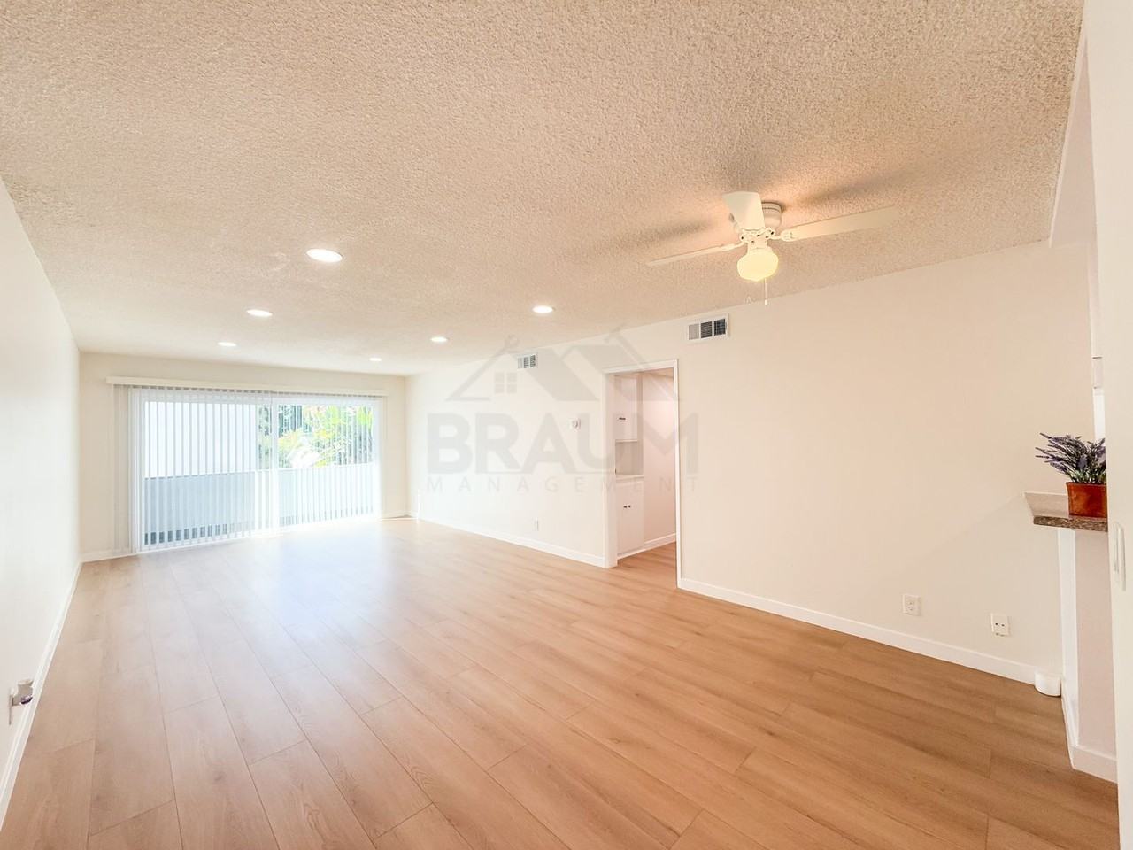 6039 WHITSETT - Photo 6 of 50