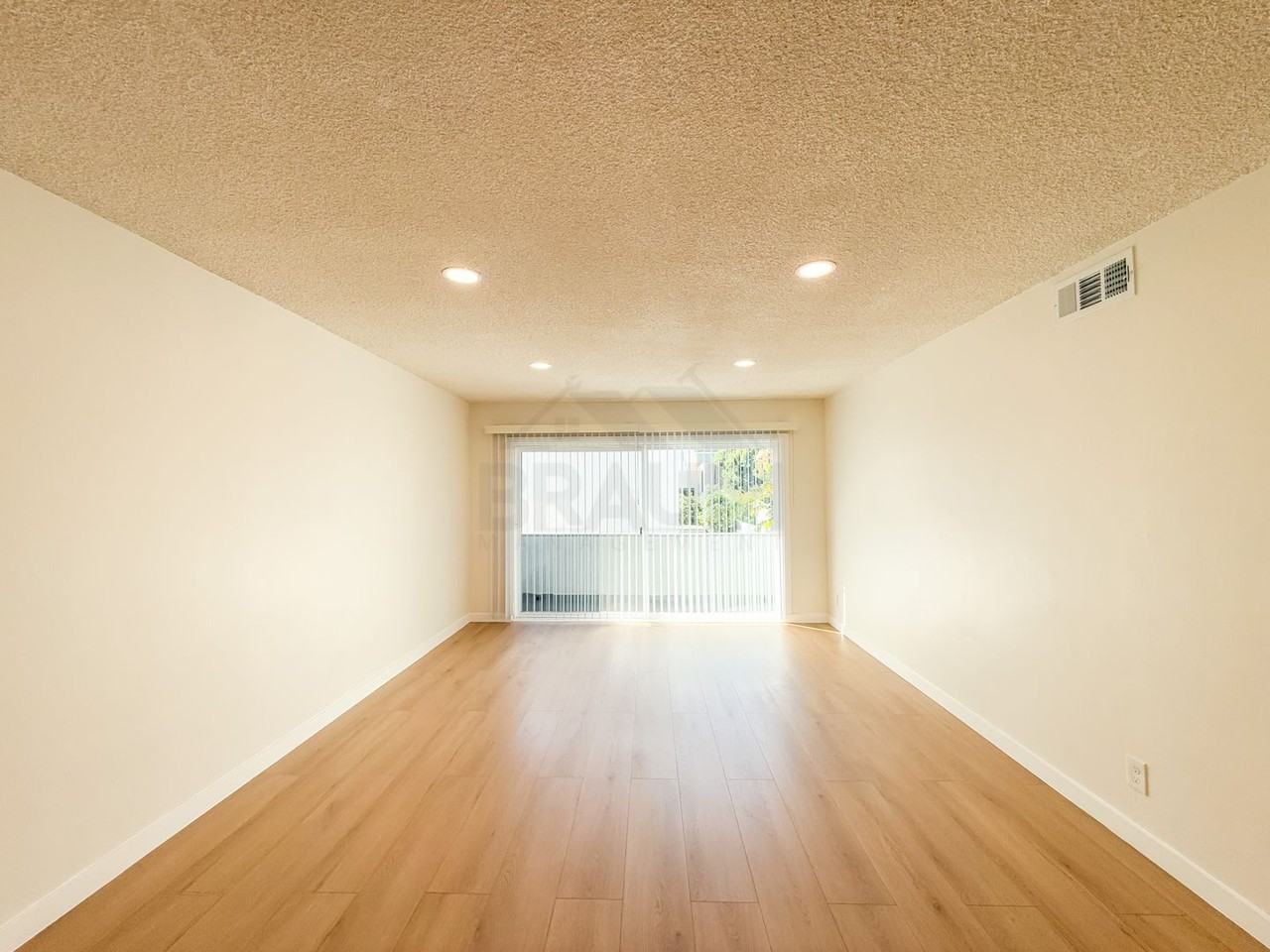 6039 WHITSETT - Photo 7 of 50