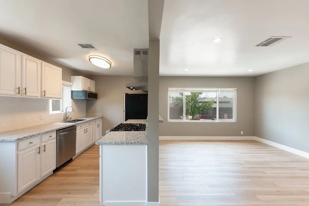 14857 Hartsook Apartments - Photo 3 of 48