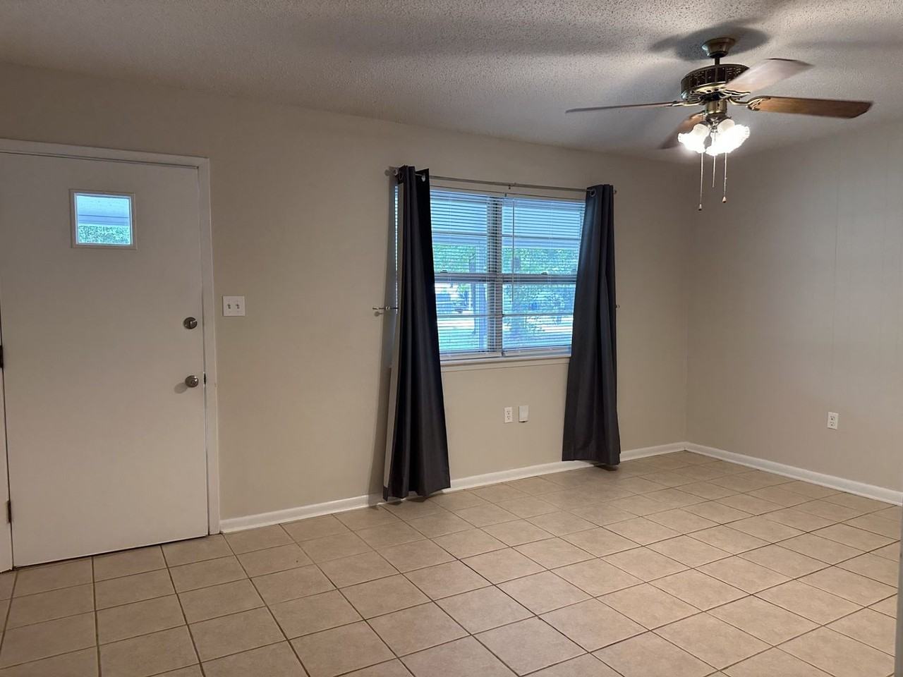 2121 Oriole St - Photo 4 of 12