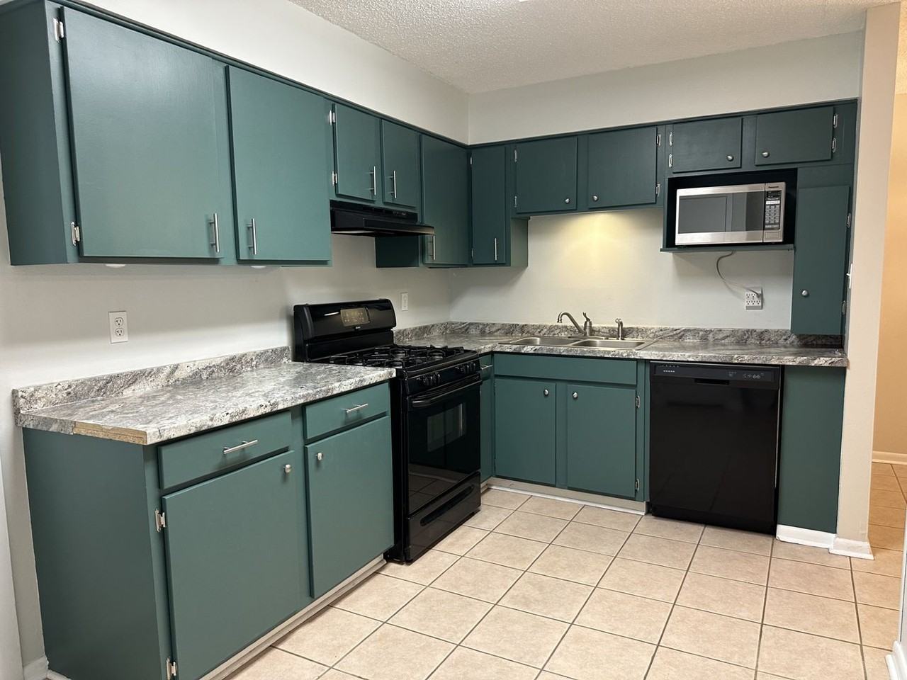 2121 Oriole St - Photo 6 of 12