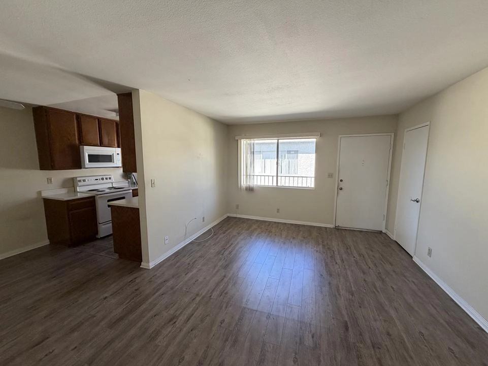 2700 West Victory - Photo 2 of 34