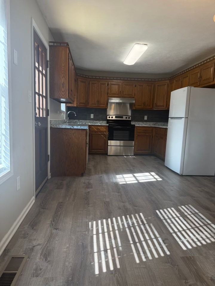 400 W University Pkwy - Photo 3 of 13
