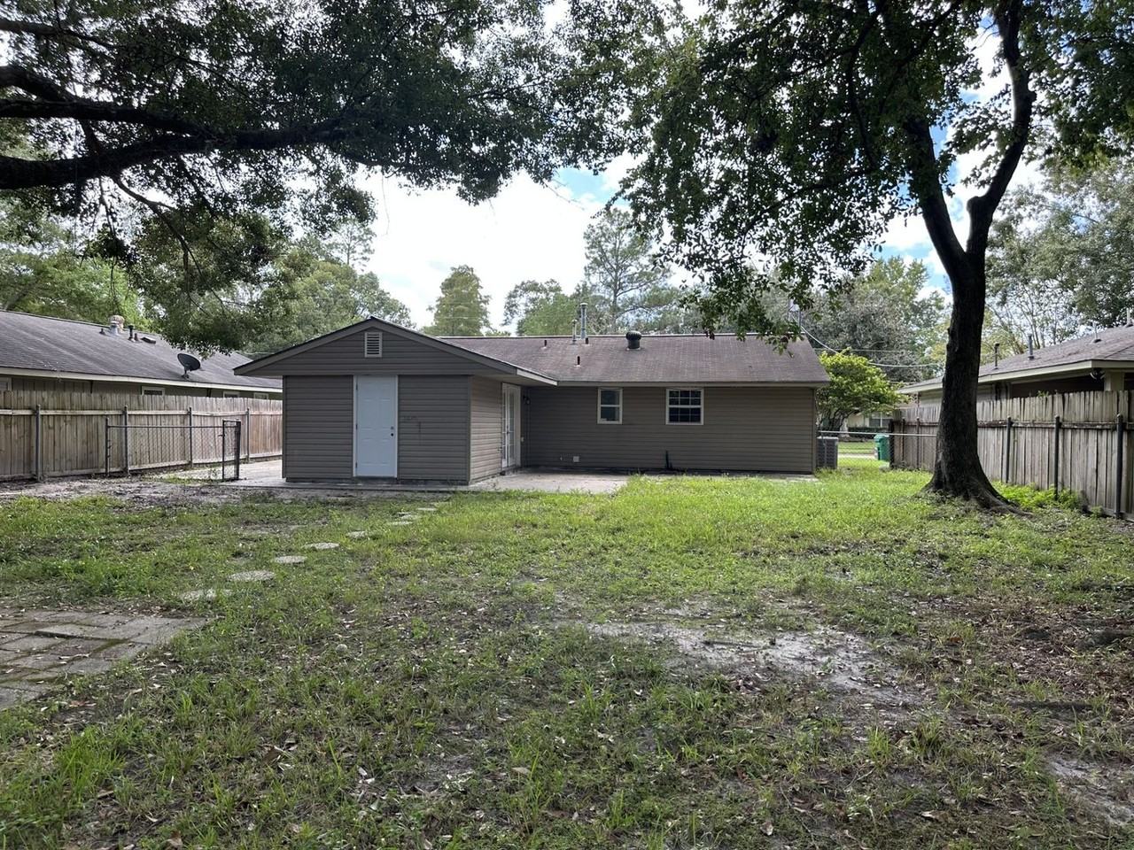 228 Martin Ln - Photo 2 of 12