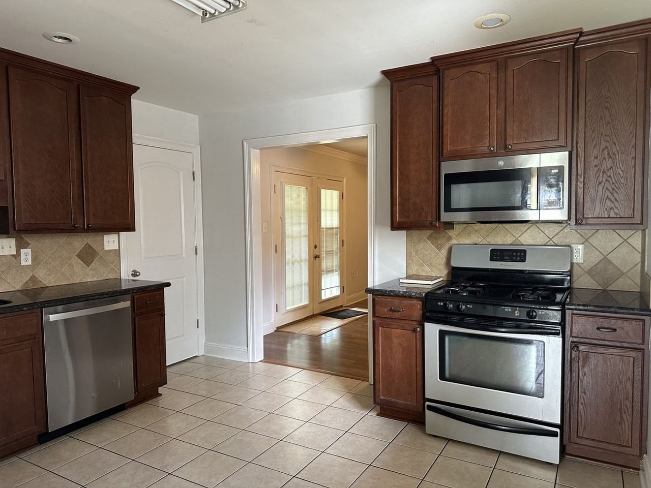 228 Martin Ln - Photo 4 of 12