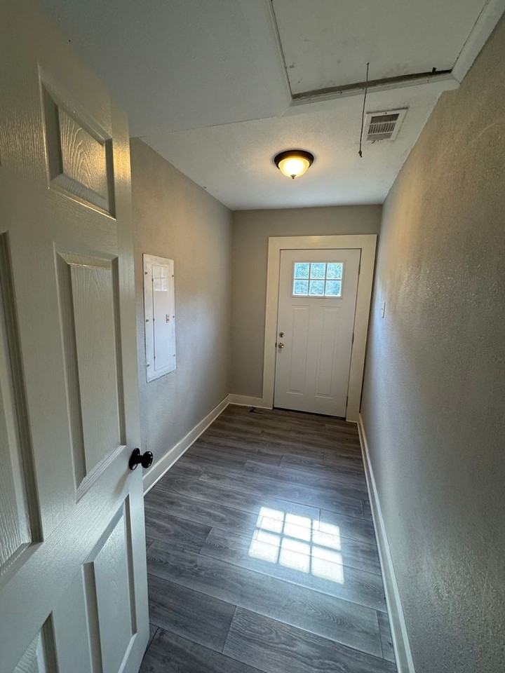1040 N 33rd St - Photo 5 of 8