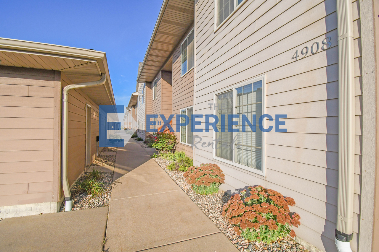 4908 S Klein Ave - Photo 3 of 31