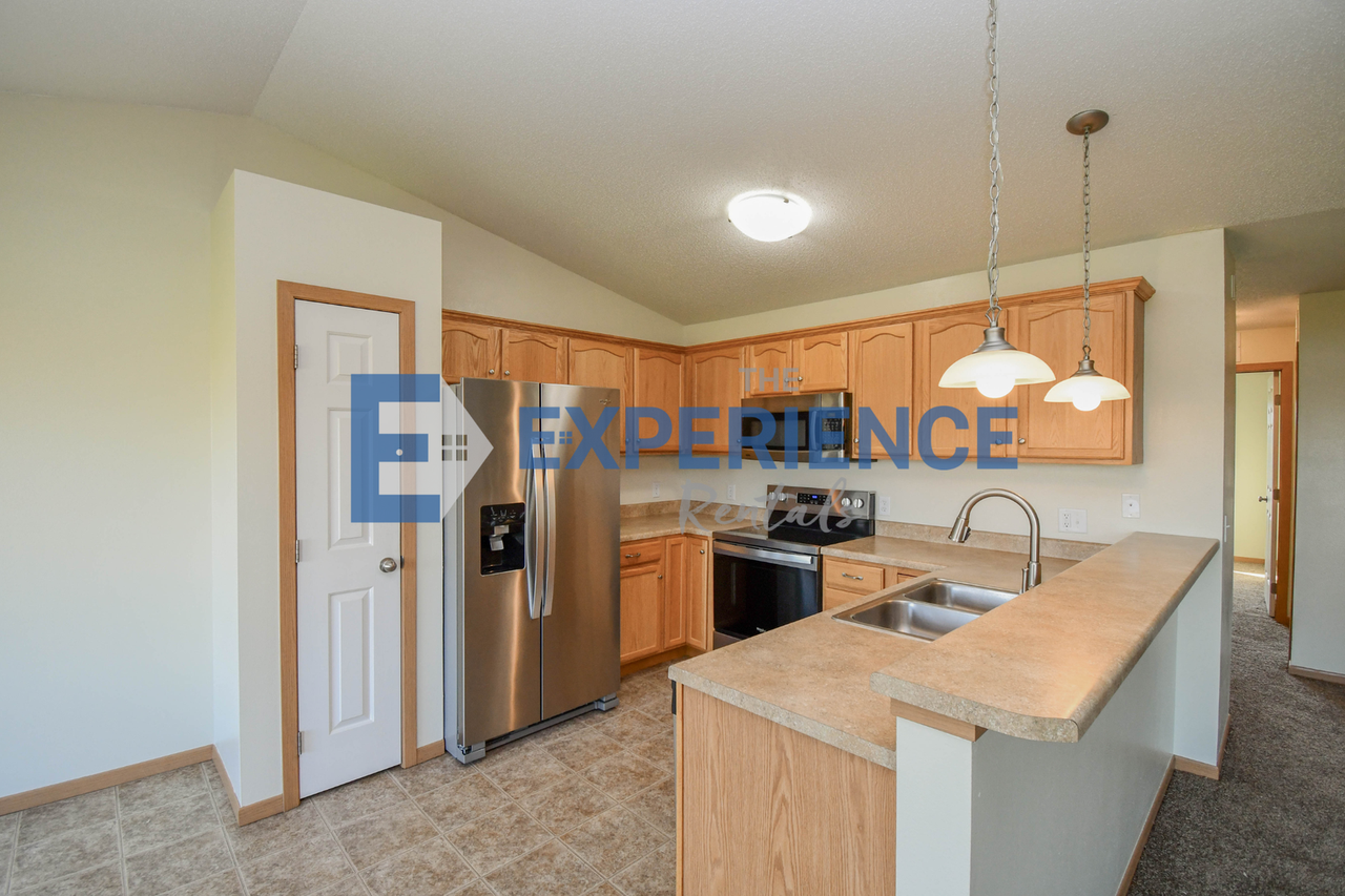4908 S Klein Ave - Photo 4 of 31