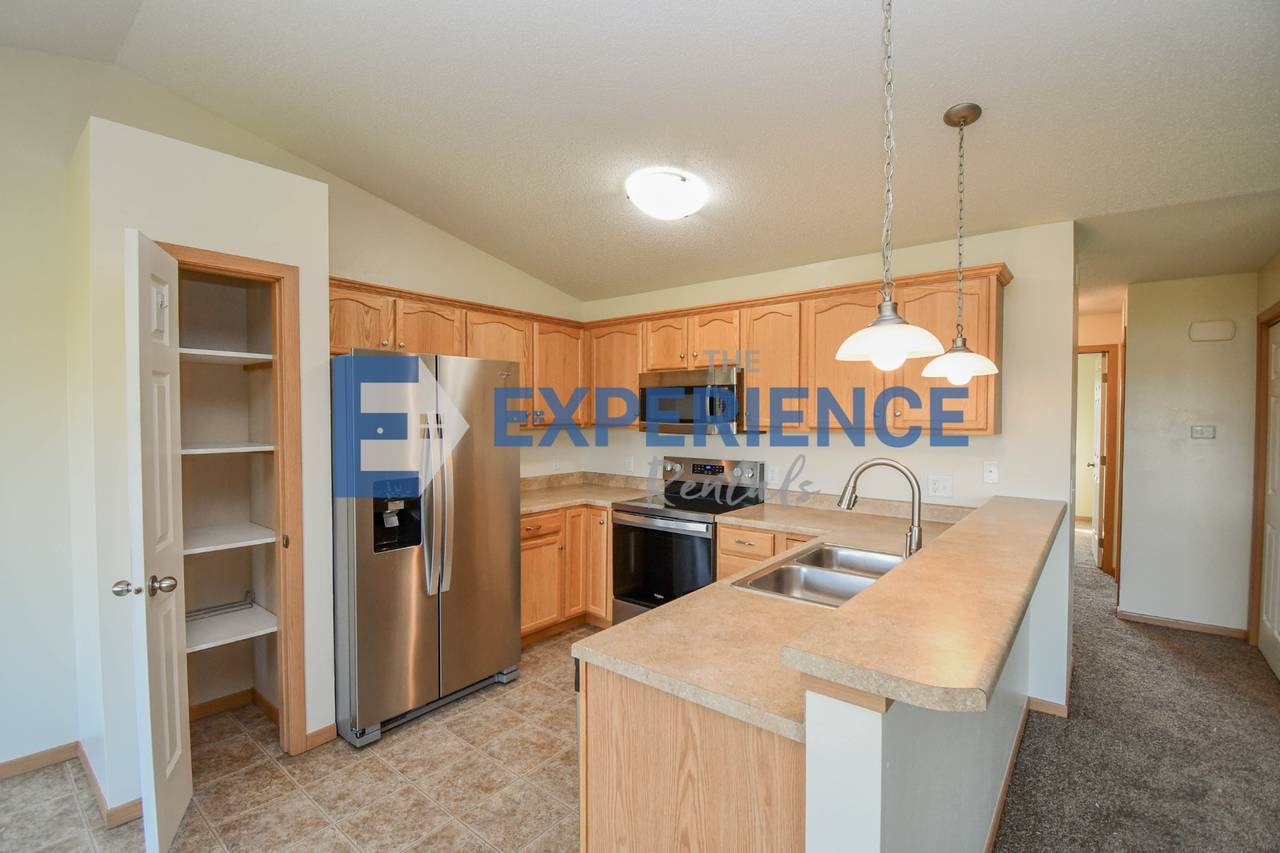 4908 S Klein Ave - Photo 5 of 31