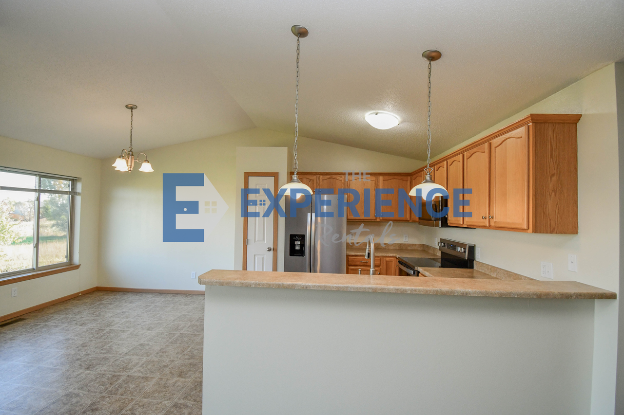4908 S Klein Ave - Photo 7 of 31