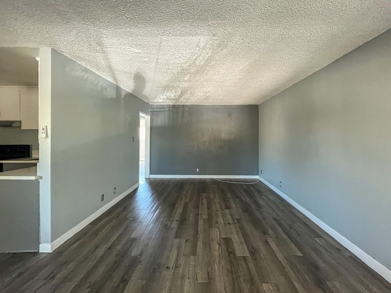 1092 Gladys Ave - Photo 3 of 13