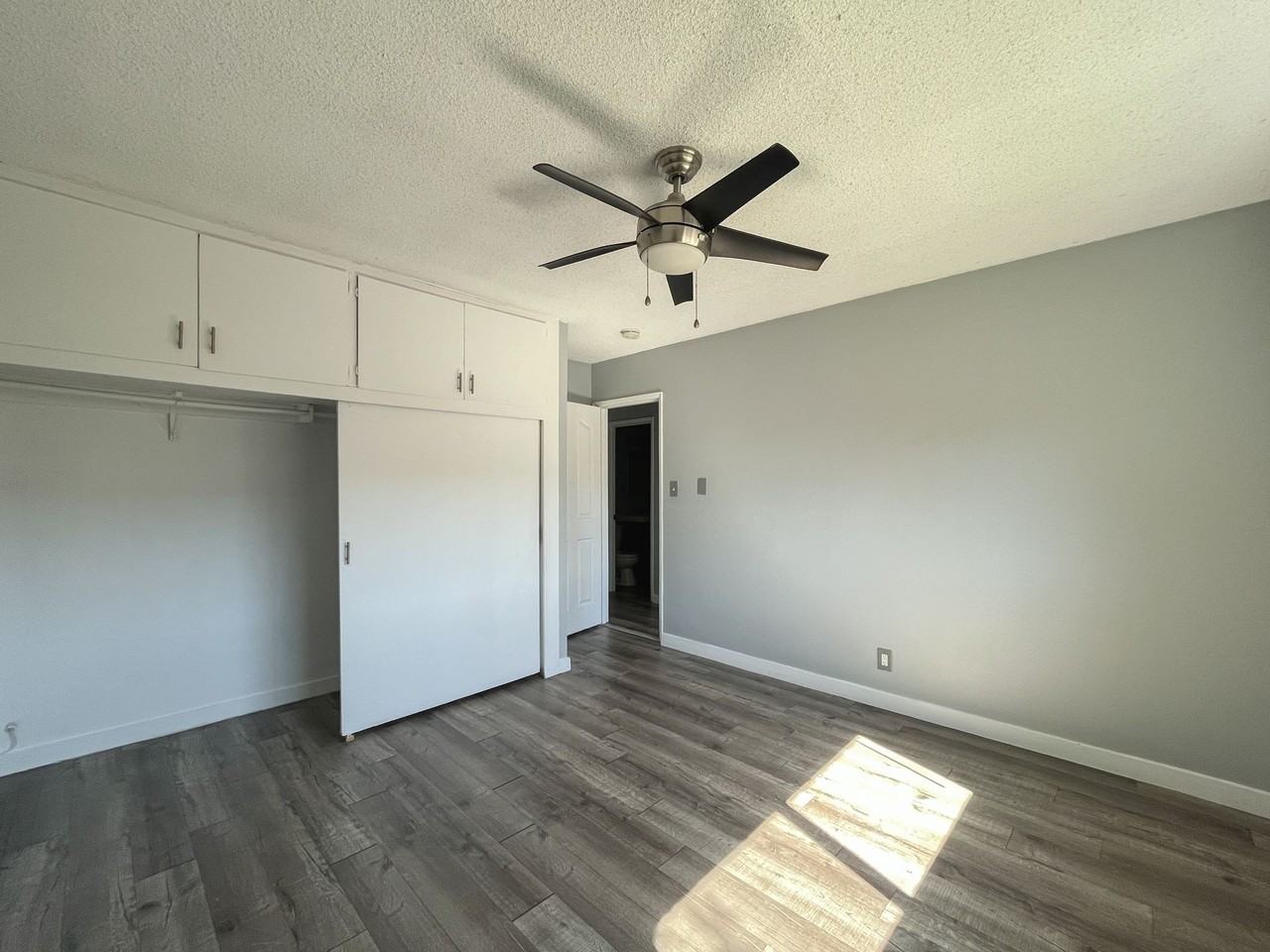 1092 Gladys Ave - Photo 6 of 13