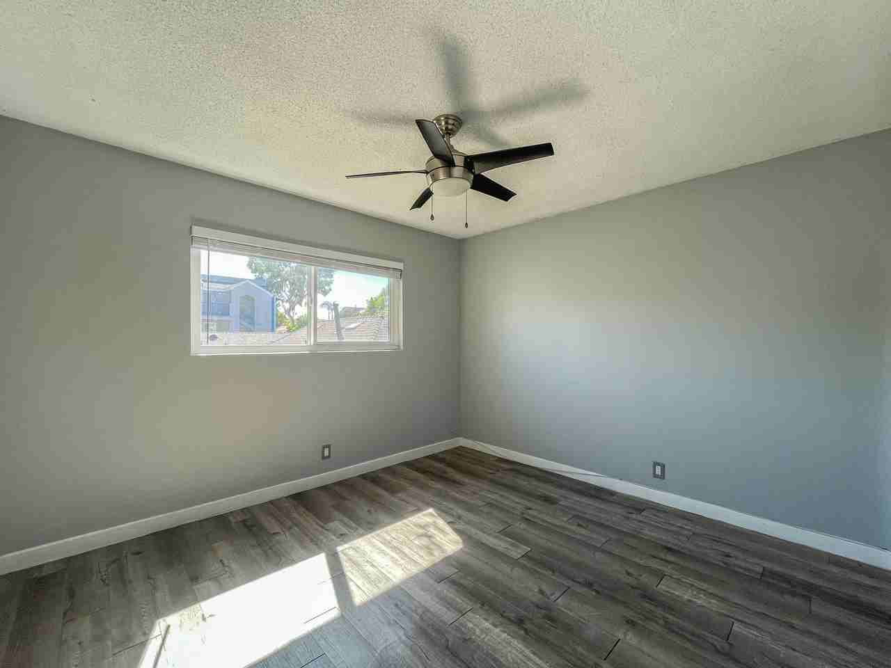 1092 Gladys Ave - Photo 7 of 13