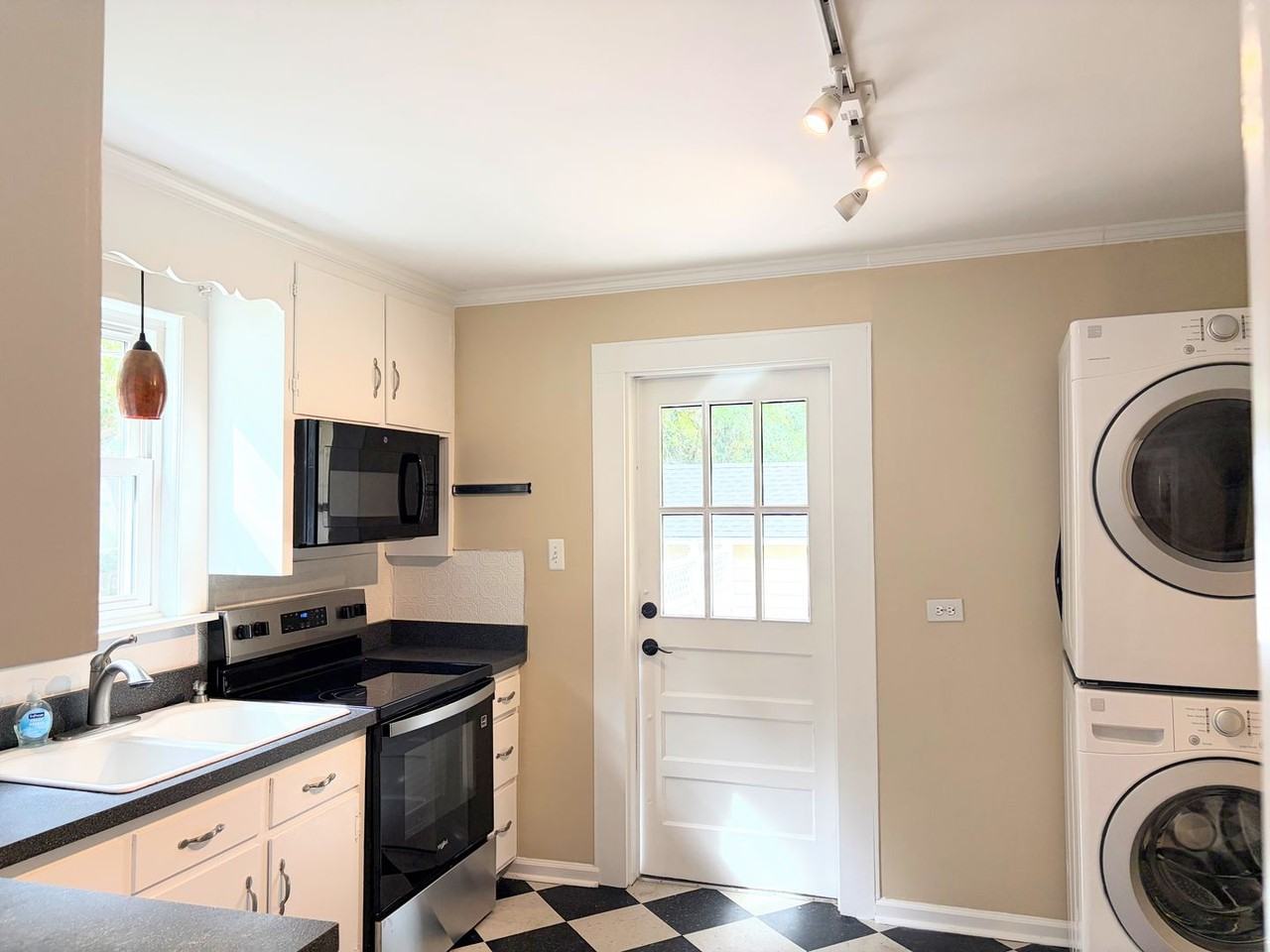 814 W Knox St - Photo 5 of 19