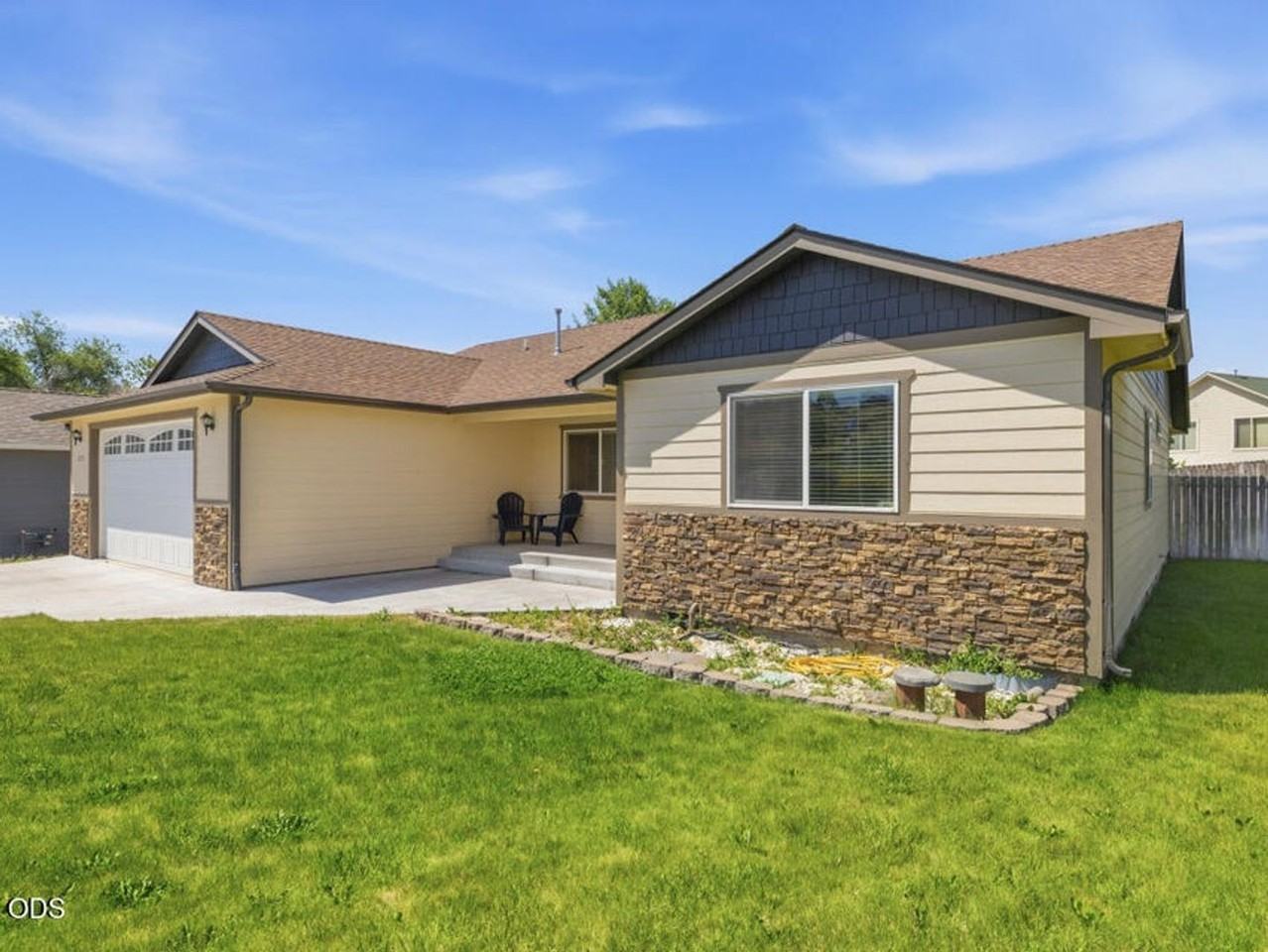 2852 Glacier Dr - Photo 2 of 21