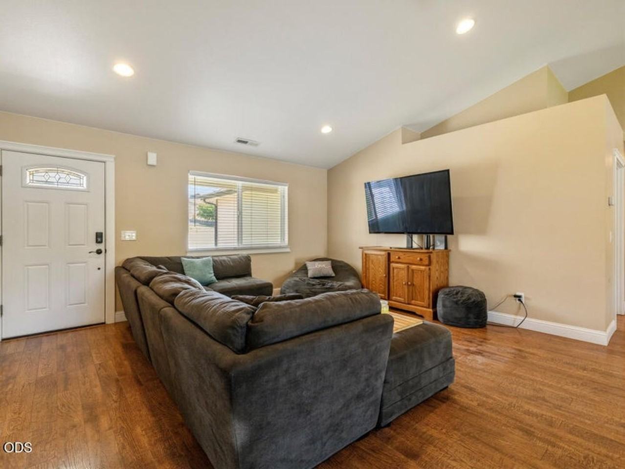 2852 Glacier Dr - Photo 3 of 21