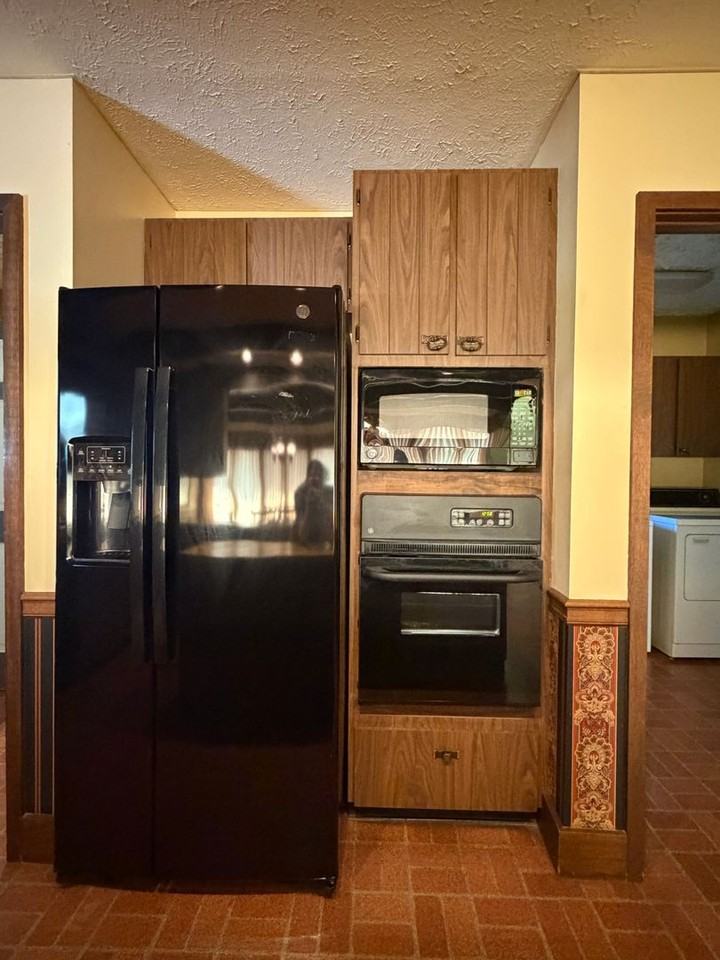 429 Shirley Ave - Photo 2 of 28