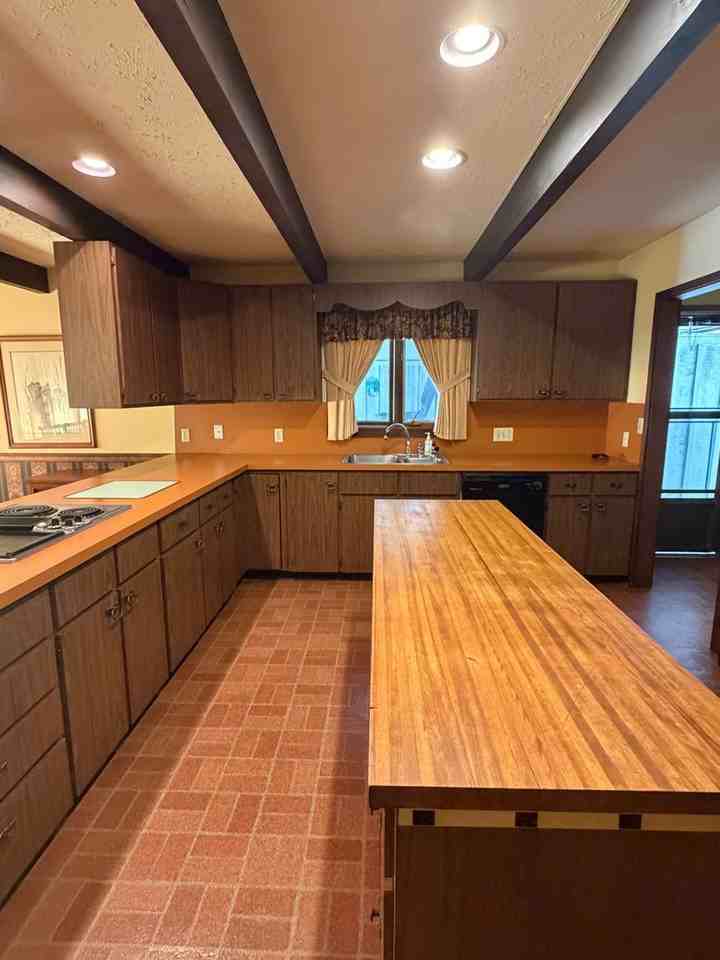 429 Shirley Ave - Photo 4 of 28