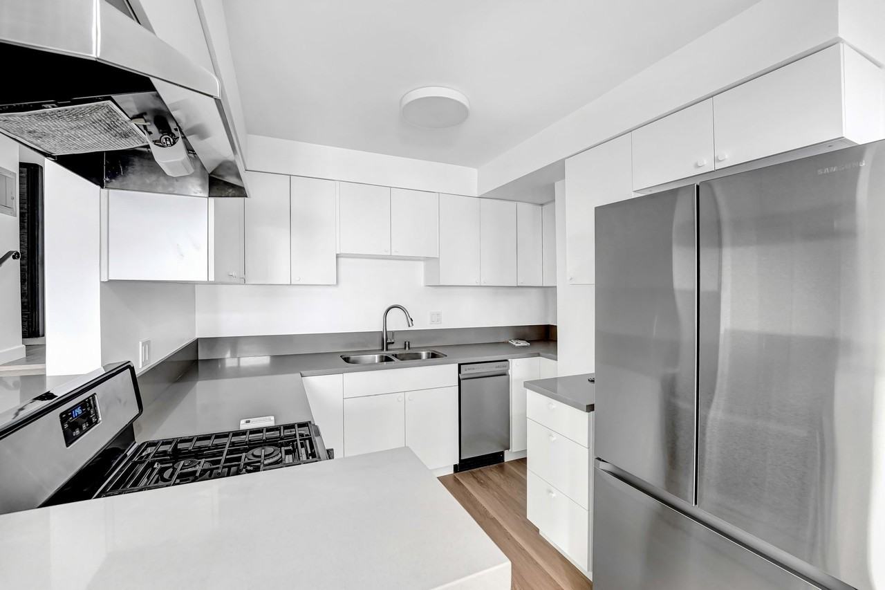 1121 California Ave, North of Wilshire in Santa Monica! - Photo 2 of 4
