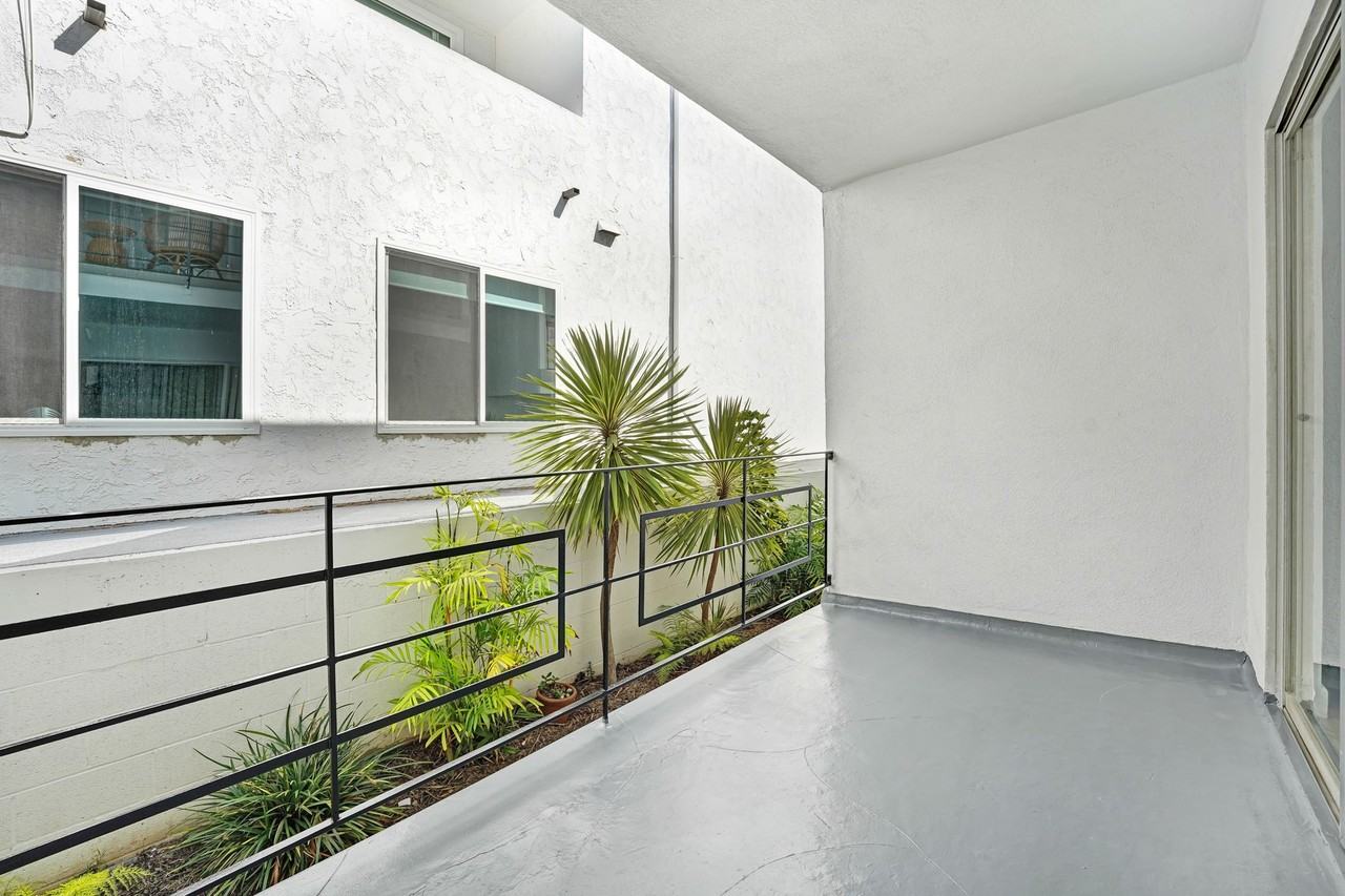 1121 California Ave, North of Wilshire in Santa Monica! - Photo 3 of 4