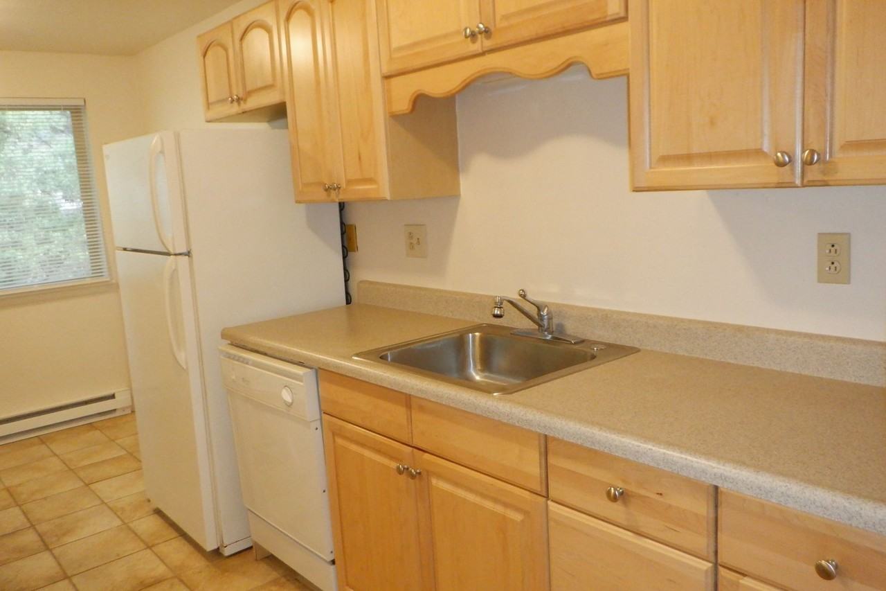 1529 Nw Portland Ave #A - Photo 3 of 13