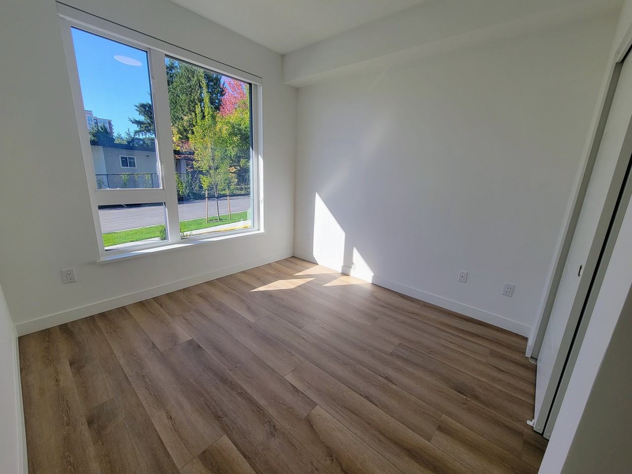 601 Rochester Avenue - Photo 5 of 17