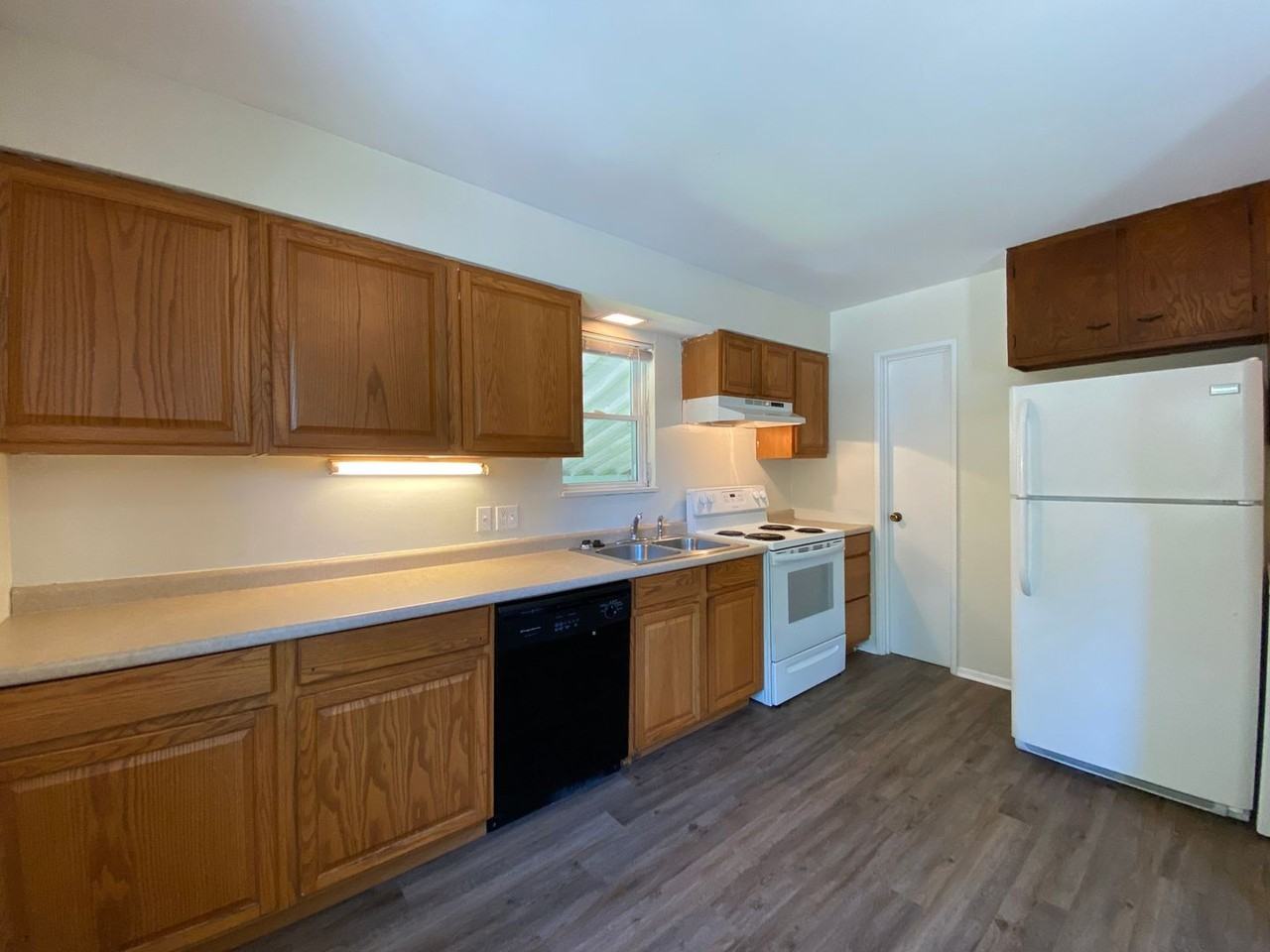 428 N Clark St - Photo 4 of 15