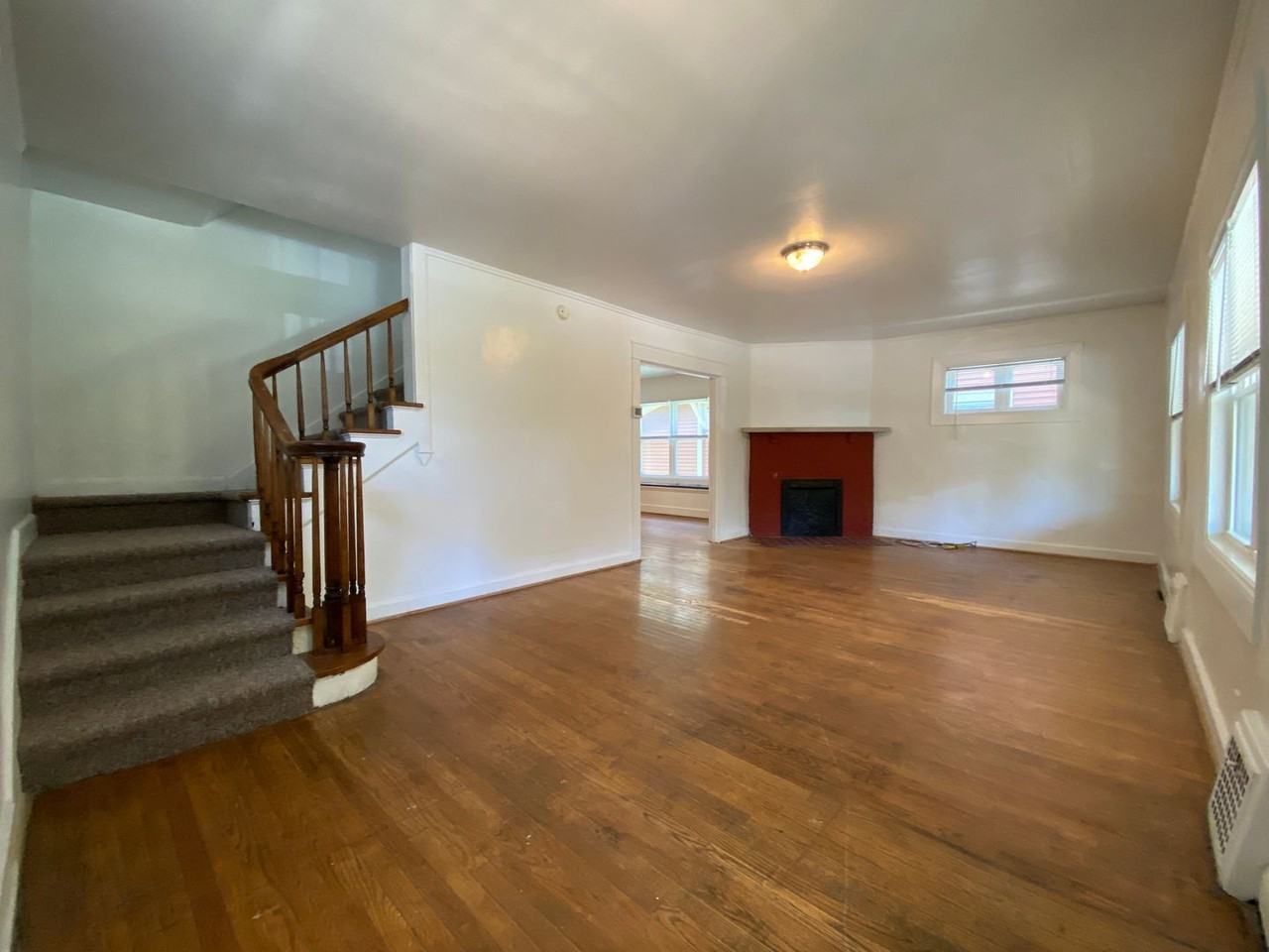 605 E University St - Photo 2 of 19