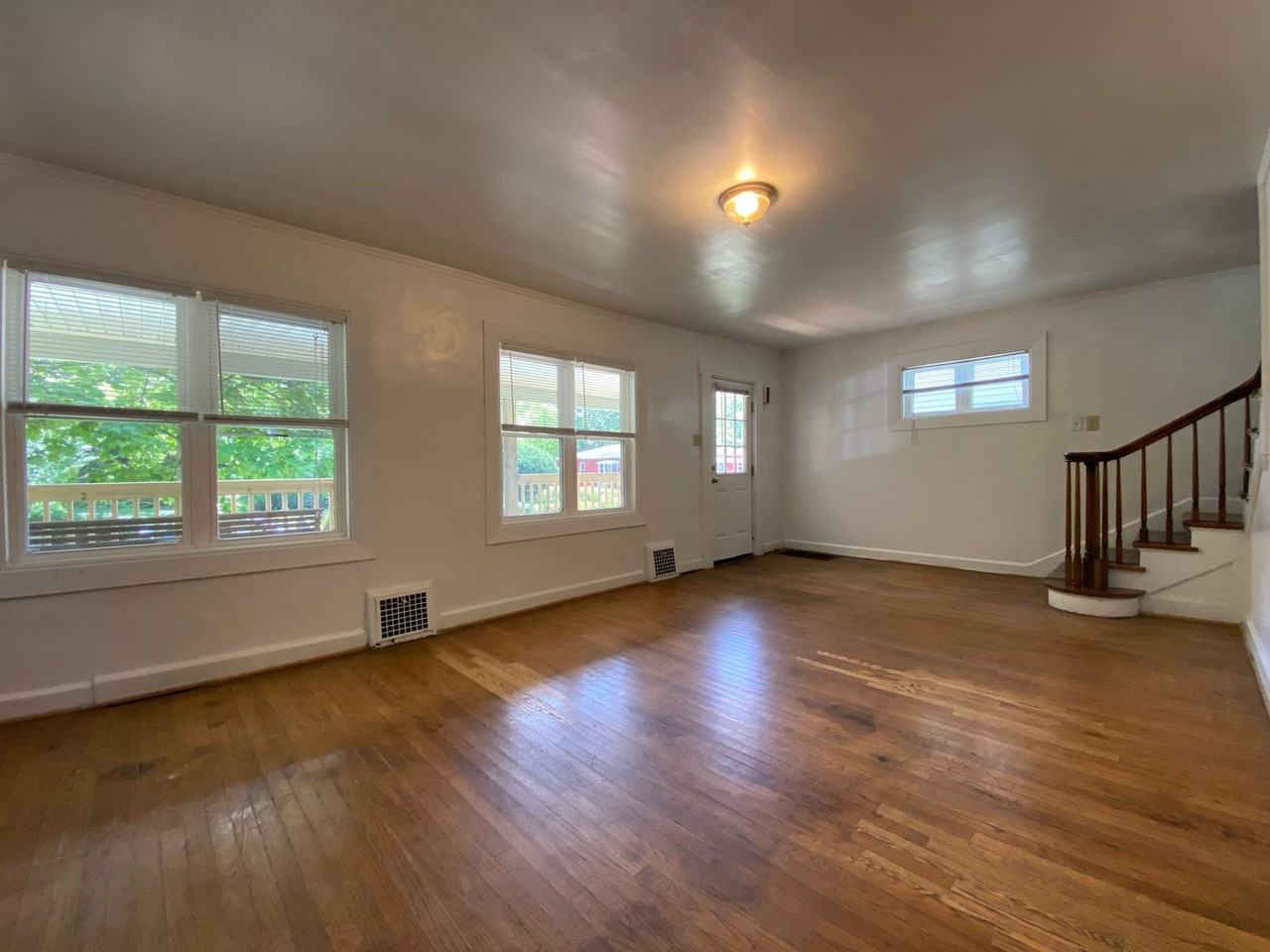 605 E University St - Photo 3 of 19
