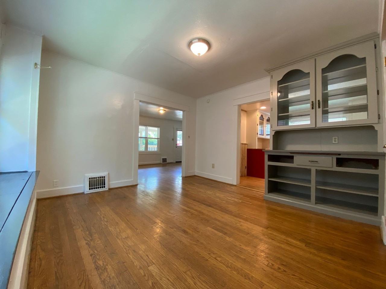 605 E University St - Photo 5 of 19