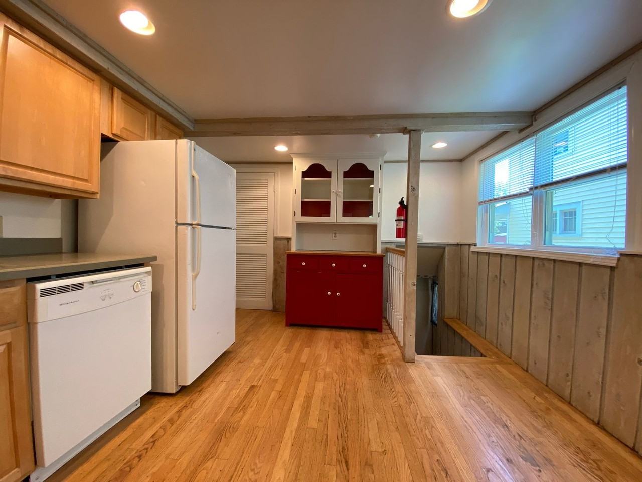605 E University St - Photo 6 of 19