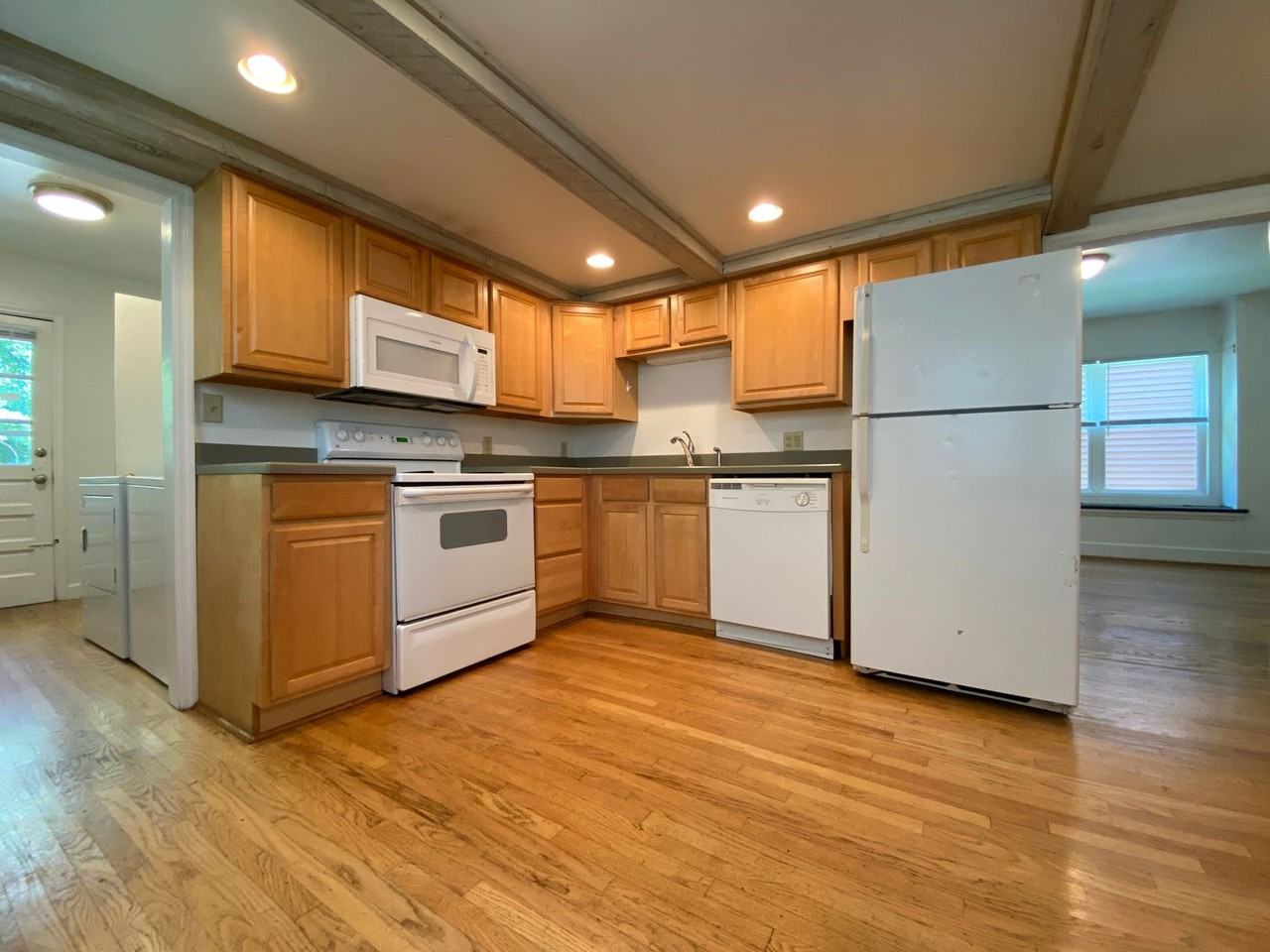 605 E University St - Photo 7 of 19