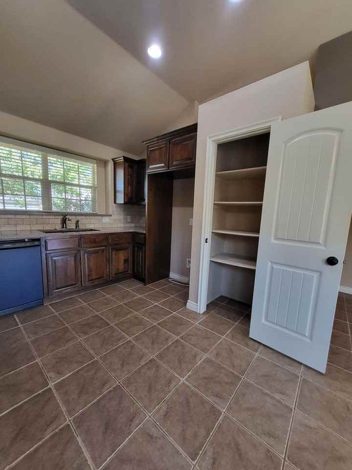 912 Bear Mountain Dr - Photo 5 of 24