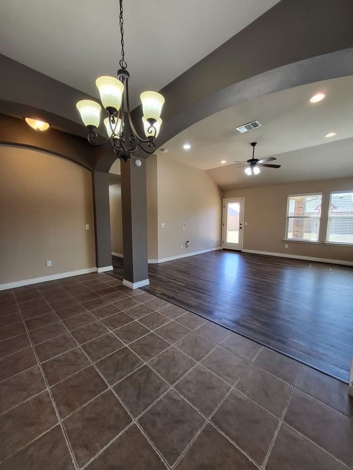 912 Bear Mountain Dr - Photo 6 of 24