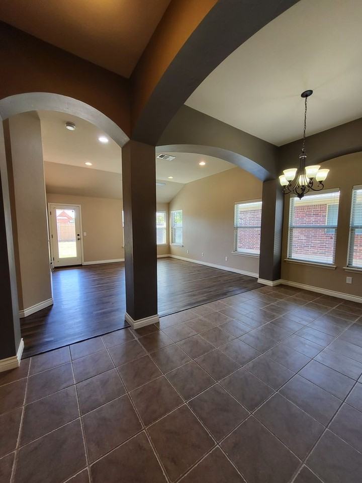 912 Bear Mountain Dr - Photo 7 of 24