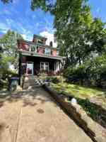 featured image of 1221 E End Ave